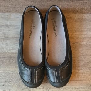 Clarks Women's Black Leather Loafers